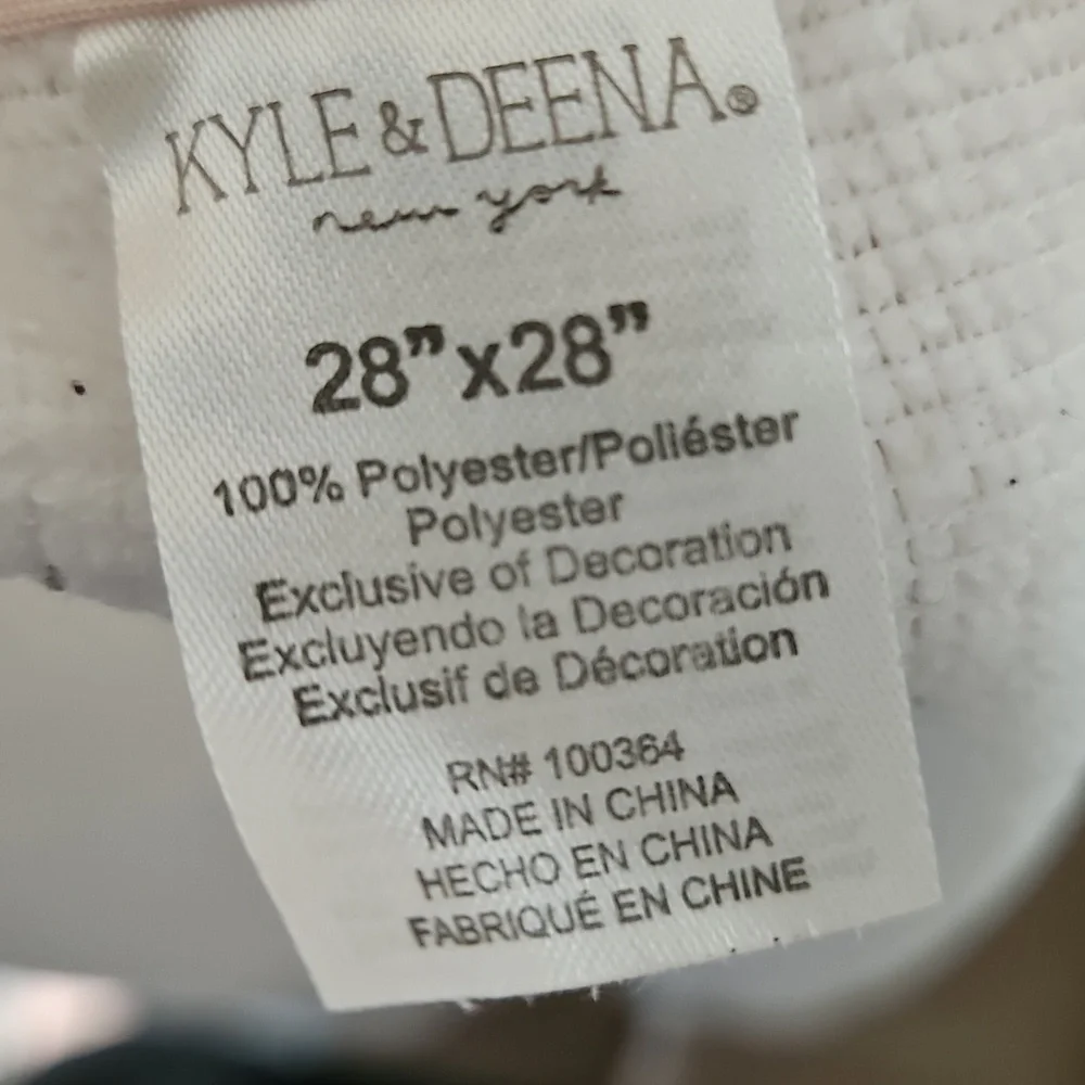 Kyle & Deena New York hooded baby towel